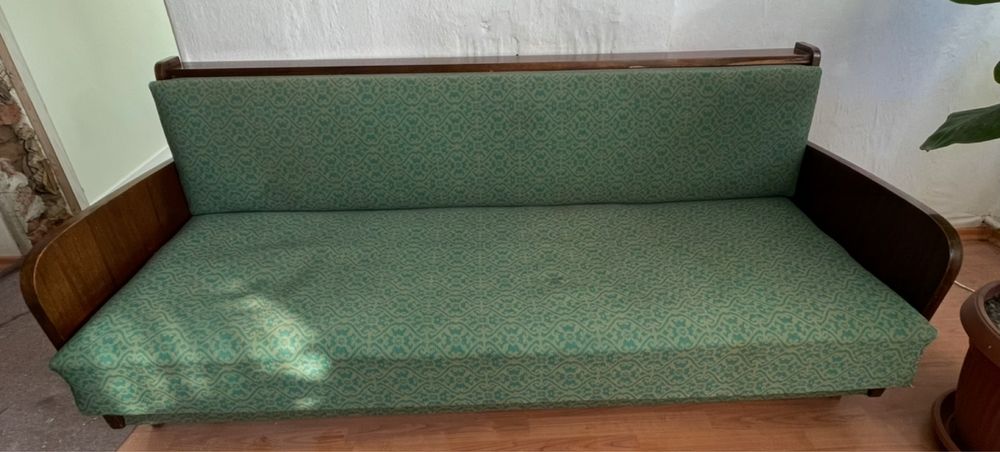 Диван старинен в добро състояние
