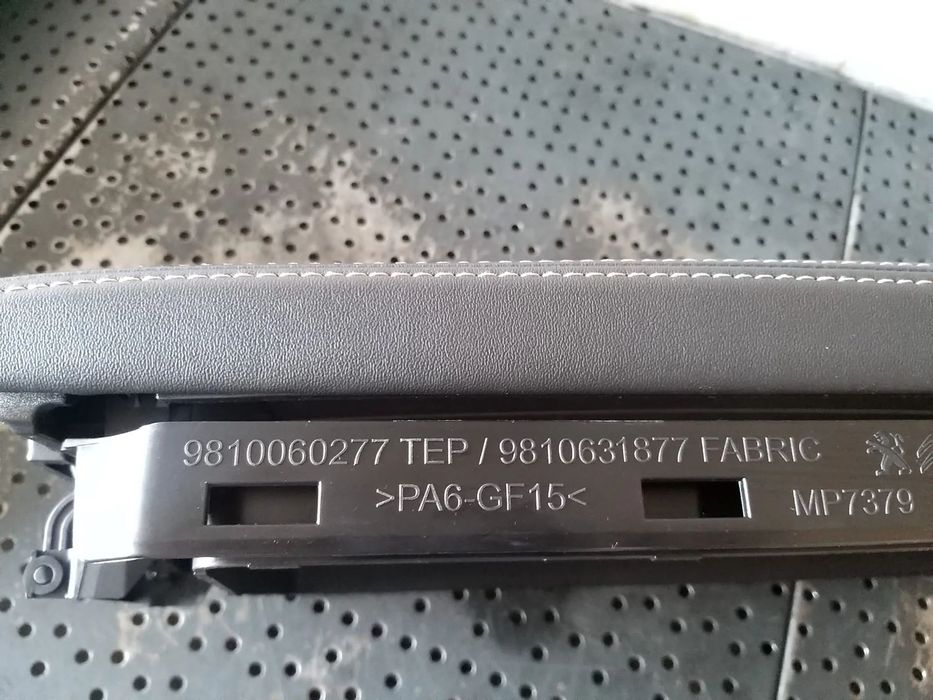 Capac piele cotiera peugeot 5008 2 9810060277 9810631877