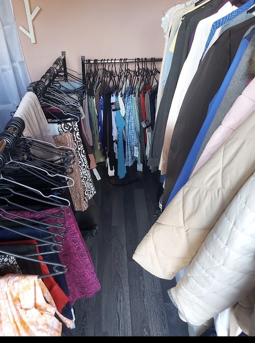 Нови дрехи с етикети на едро