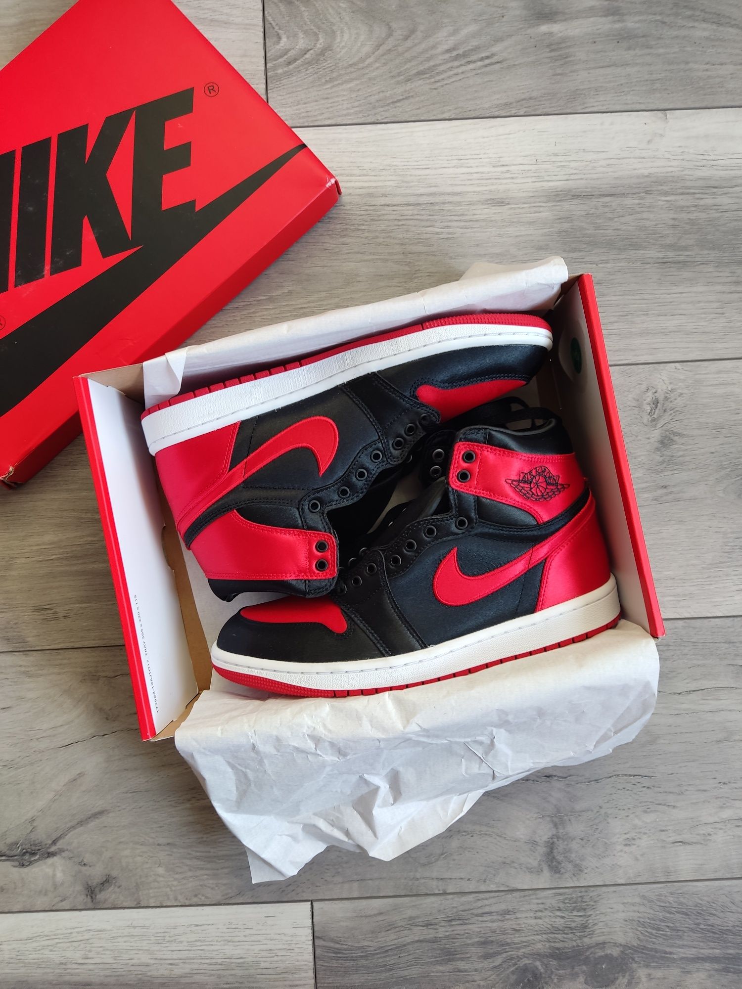 Air Jordan 1 Retro High Satin Bred