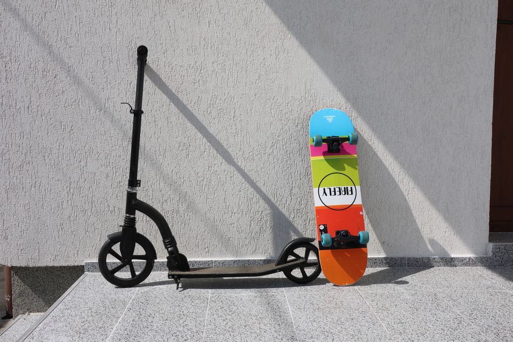 Trotineta si skateboard