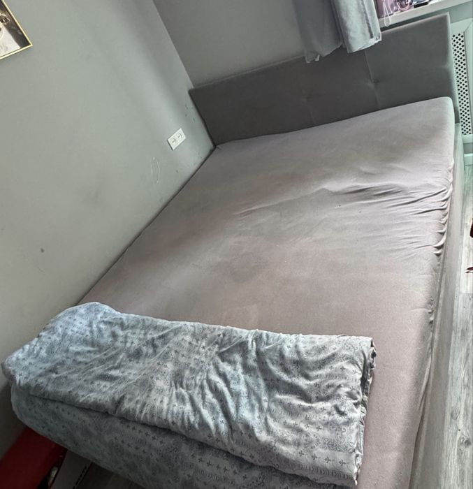 Кровать с матрасом