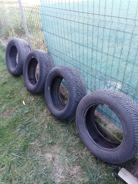 Vând urgent cauciucuri