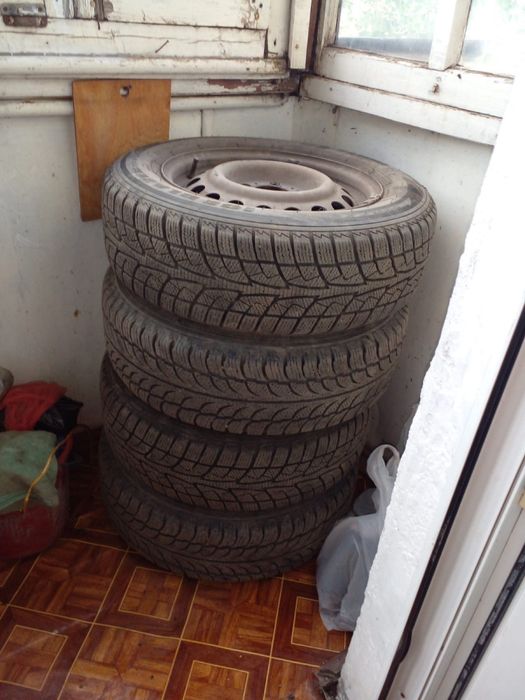 195/65/15 срочно продам шины с дисками за 25 000