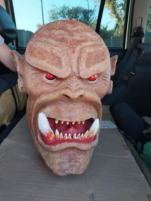 Голова Орка можно на хэллоуин как украшение вешается на стену