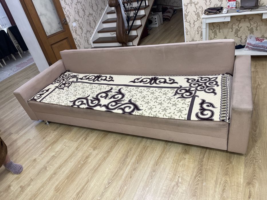 Диван книжка в хорощем состоянии