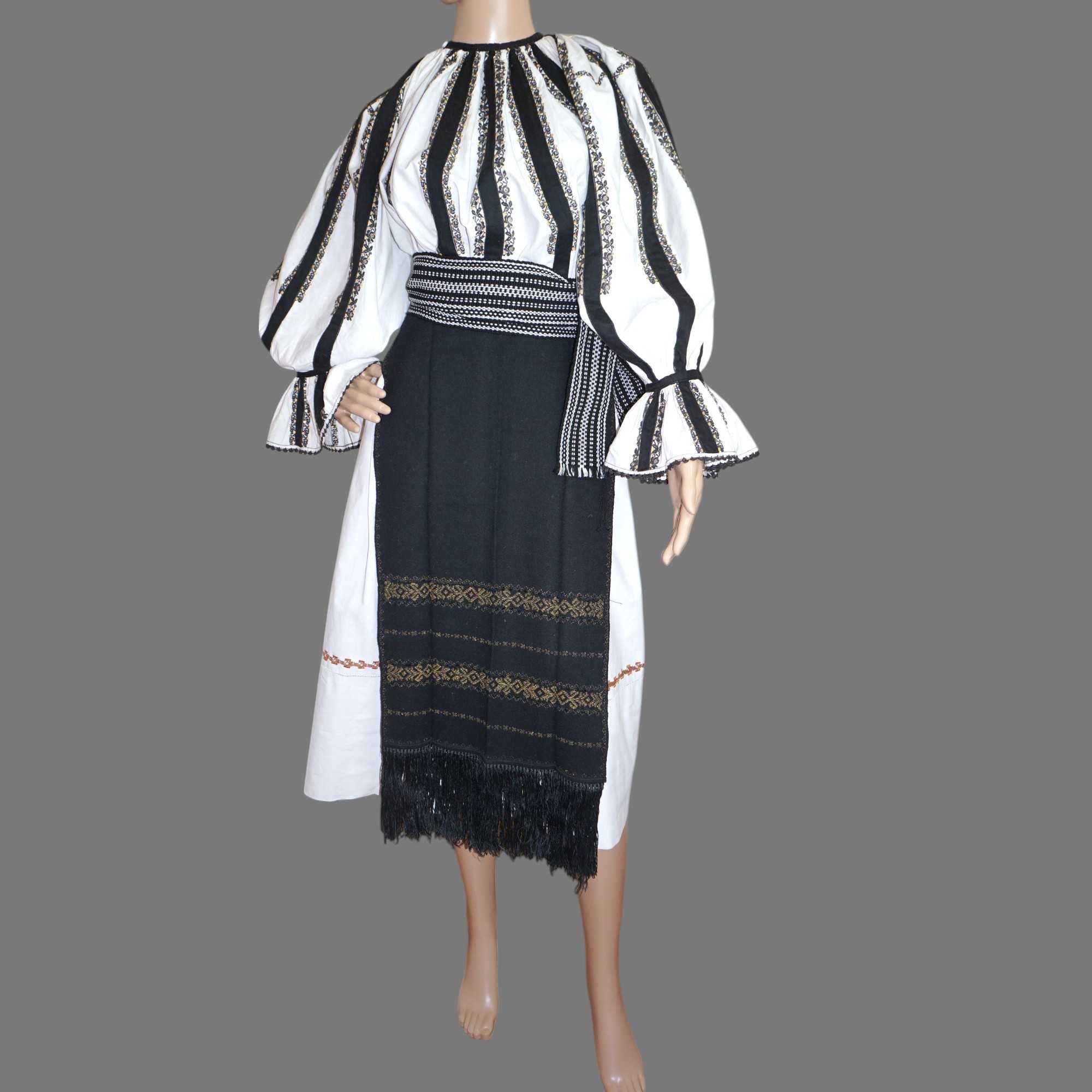 Costum popular vechi cu paiete si fir metalic din Sibiu-Valcea 38-40
