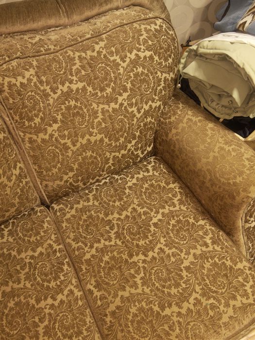 Срочно продаю диваны.Три винтажных дивана