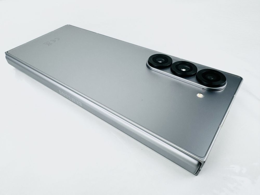 КАТО НОВ! Samsung Galaxy Z Fold 6 5G 256GB 12RAM Silver Гаранция!