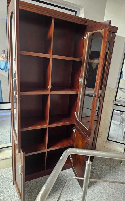 Класическа витрина / Библиотека за книги от естествено дърво с 8 врати