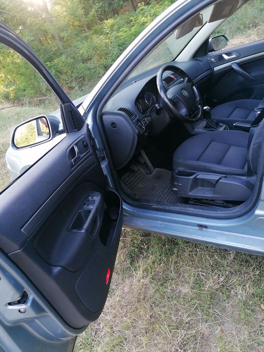 Dezmembrez skoda octavia 2 combi 1,6 benzină  cod motor BGU 75kw