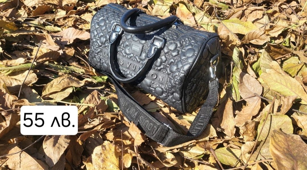 Чанти и раници, шалове на Guess, LV