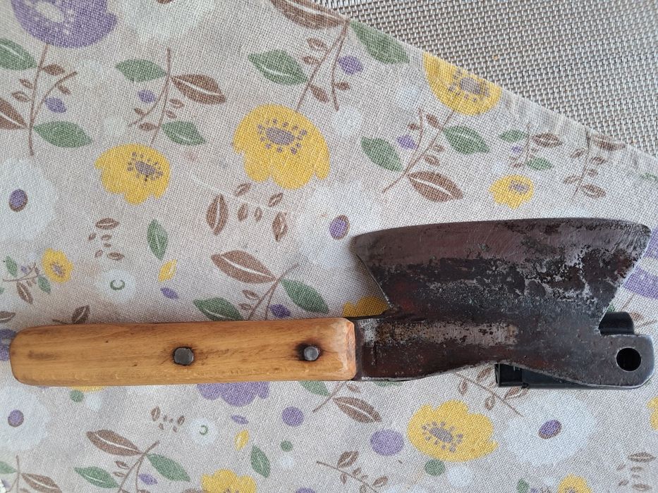 Продавам стар кован сатър режещата част 140мм шир.75мм
