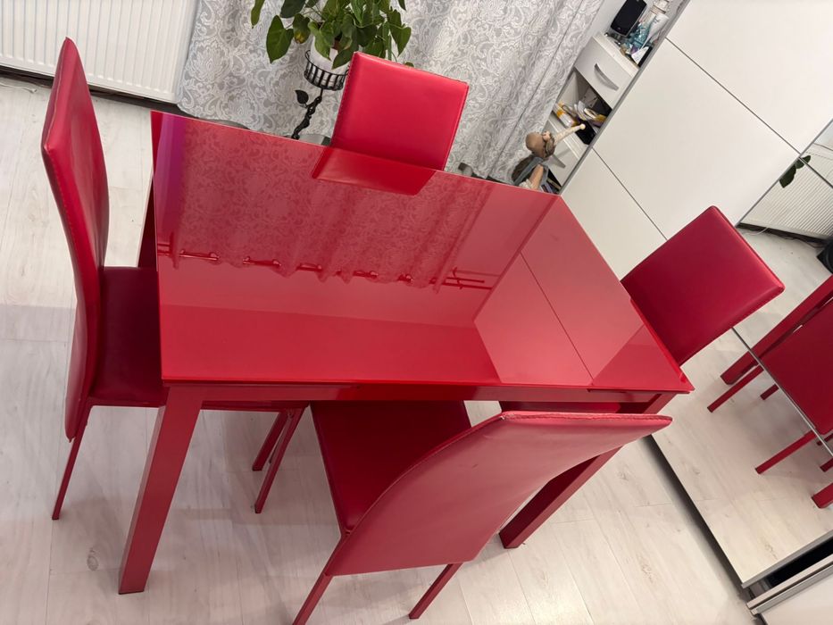 Masa extensibila din sticla 4-6 persoane