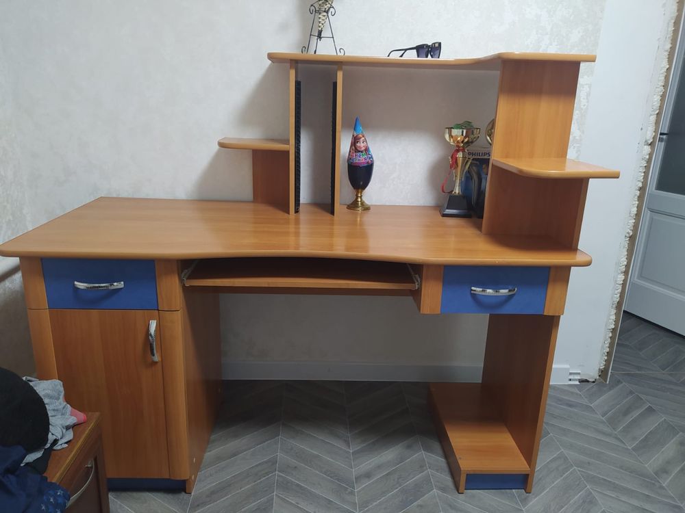 Стол компьютерный