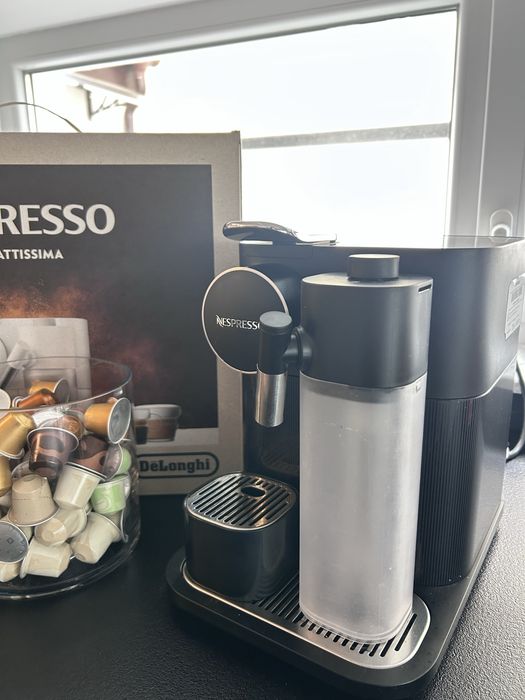 Espressor Nespresso Gran Lattissima + capsule cadou | Garanție 1 an