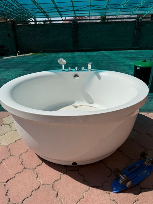 Продам ванну круглую EAGO