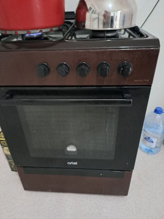 Газ плита цвет черный.Газдық пеш қара тұсті.Жақсы сақталған .