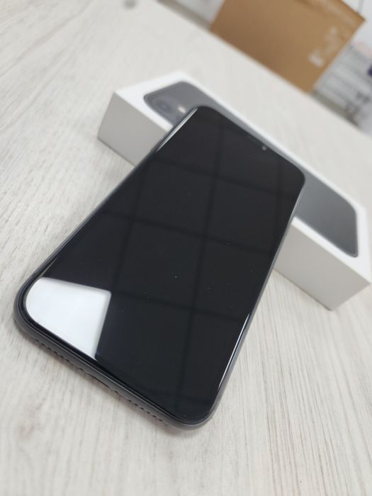 iPhone 11  negru
