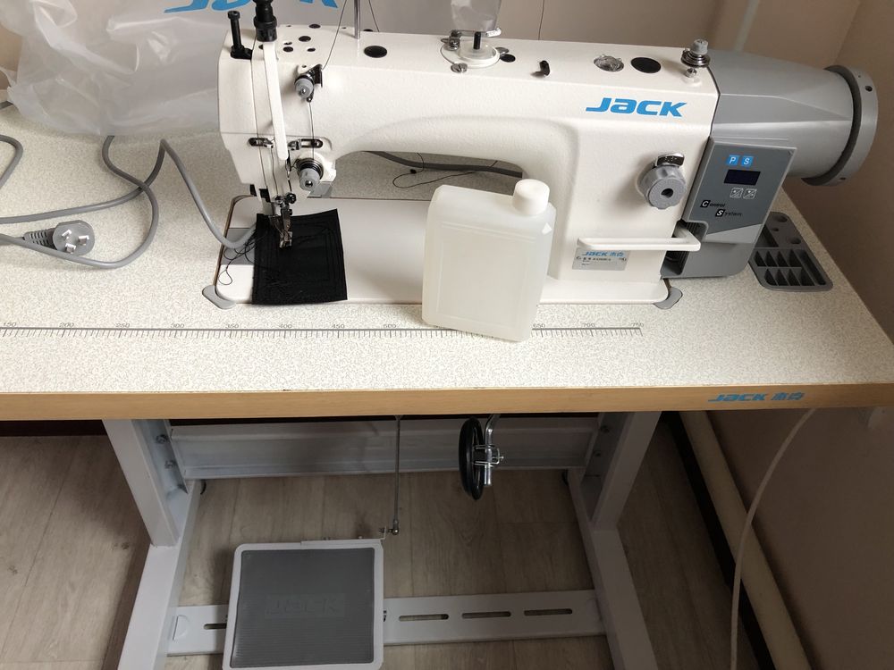 Новая промышленная швейная машина для работы с тяжёлыми материалами