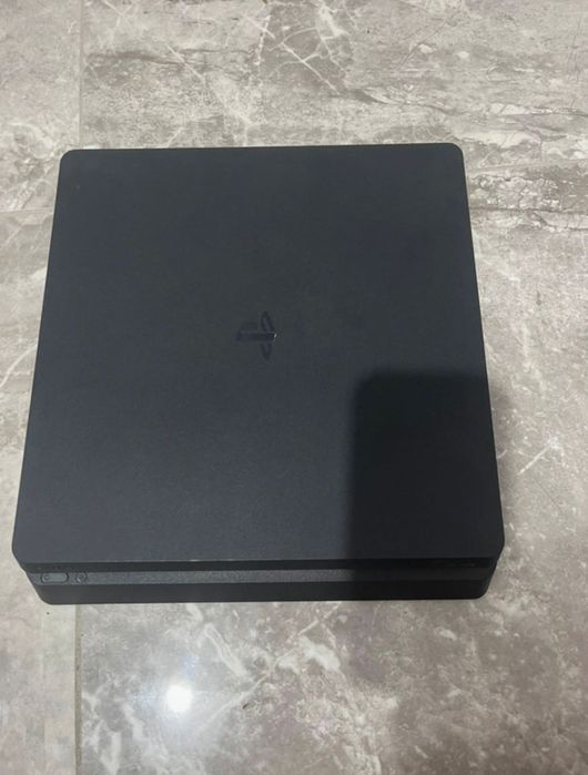 Vând urgent playStation4 slim