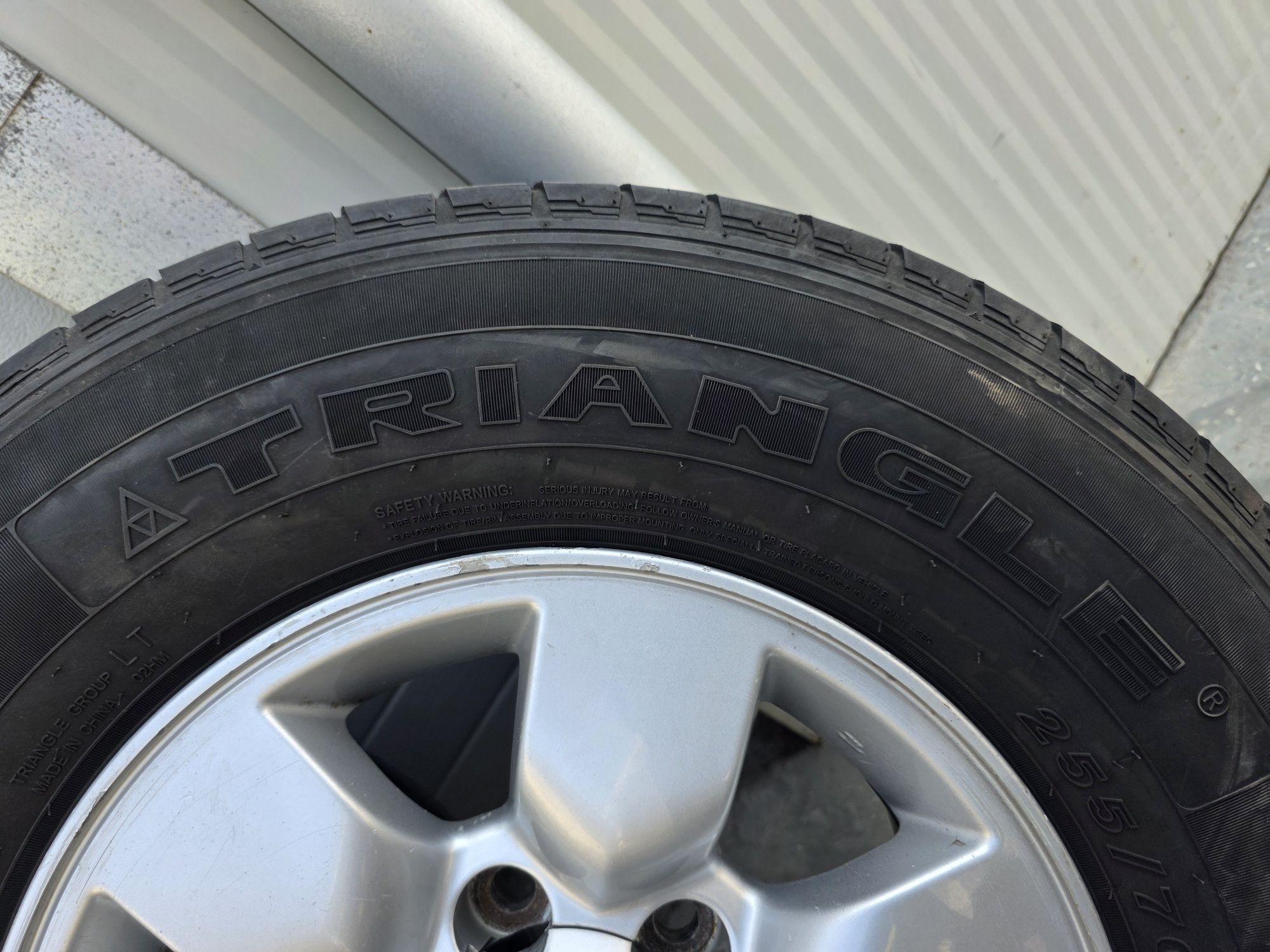 Set roti Toyota Hilux 255 70 R15C