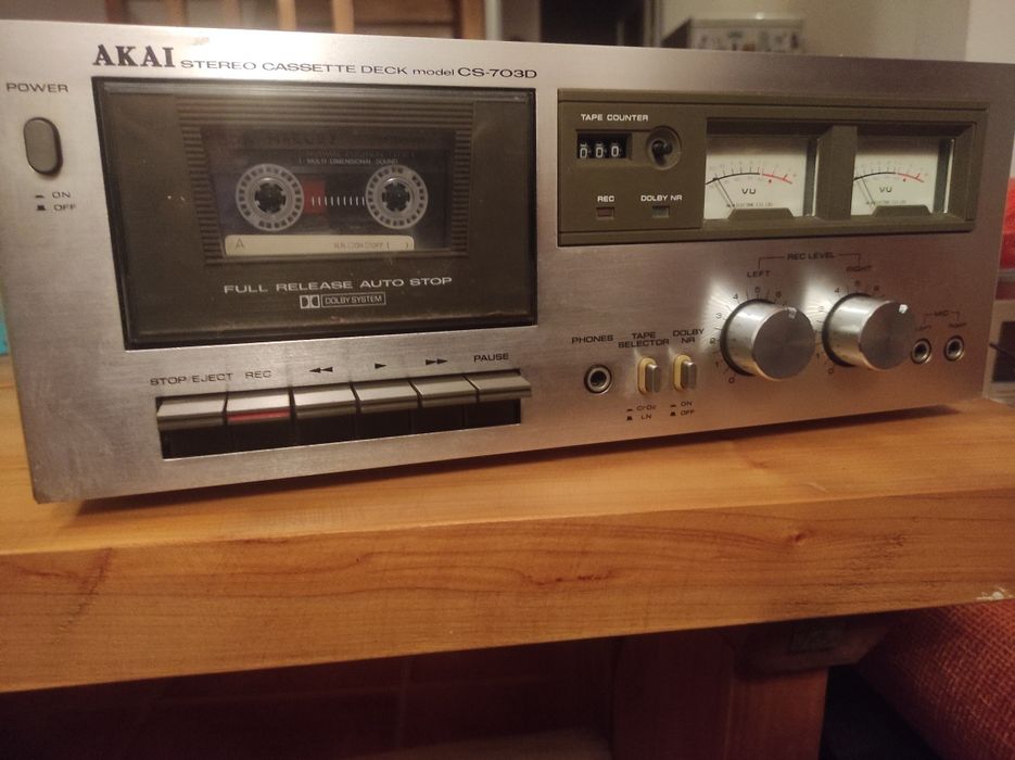 Akai stereo cassette deck model cs-703D