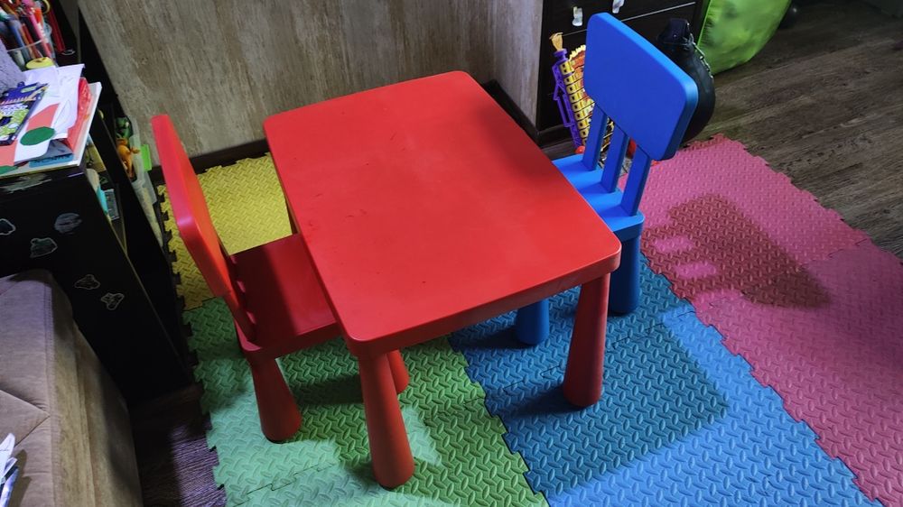 Детский стол и стулья IKEA