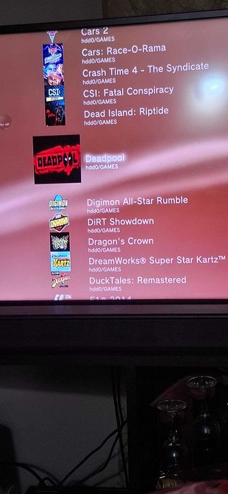 Плеистеишън 3,два джойстика и качени около 90 игри