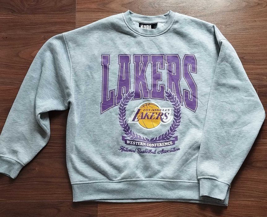 LA Lakers ватирана блуза размер S oversized в сиво NBA