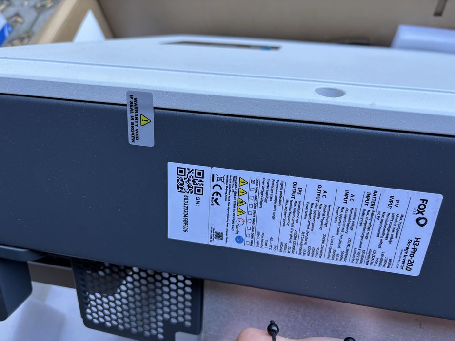 Трифазен Хибриден инвертор Fox ESS 20 kW Чисто нов
