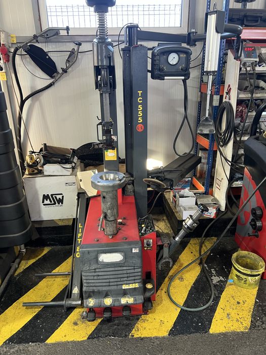 Masina de dejantat MB cu prindere centrala si masina echilibrat CEMB