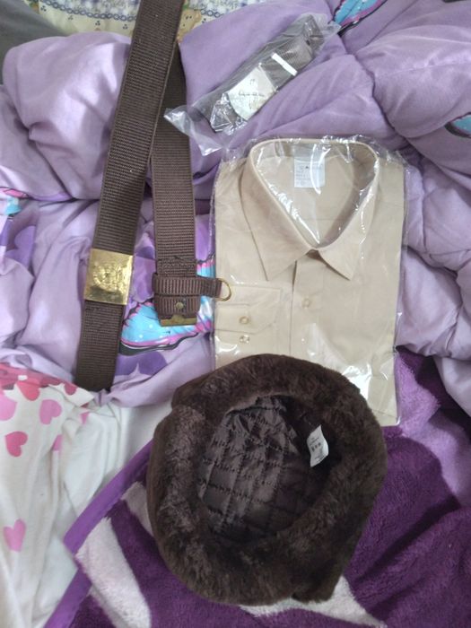 Vând căciulă iarnă, cămăși, cojoc