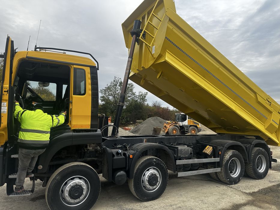 Vand autobasculanta 8x8 in stare buna de functionare