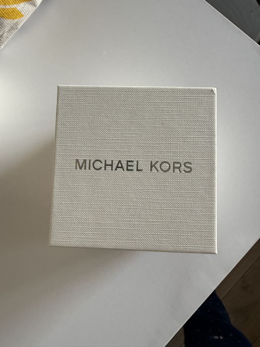 Часы MK Bradshaw