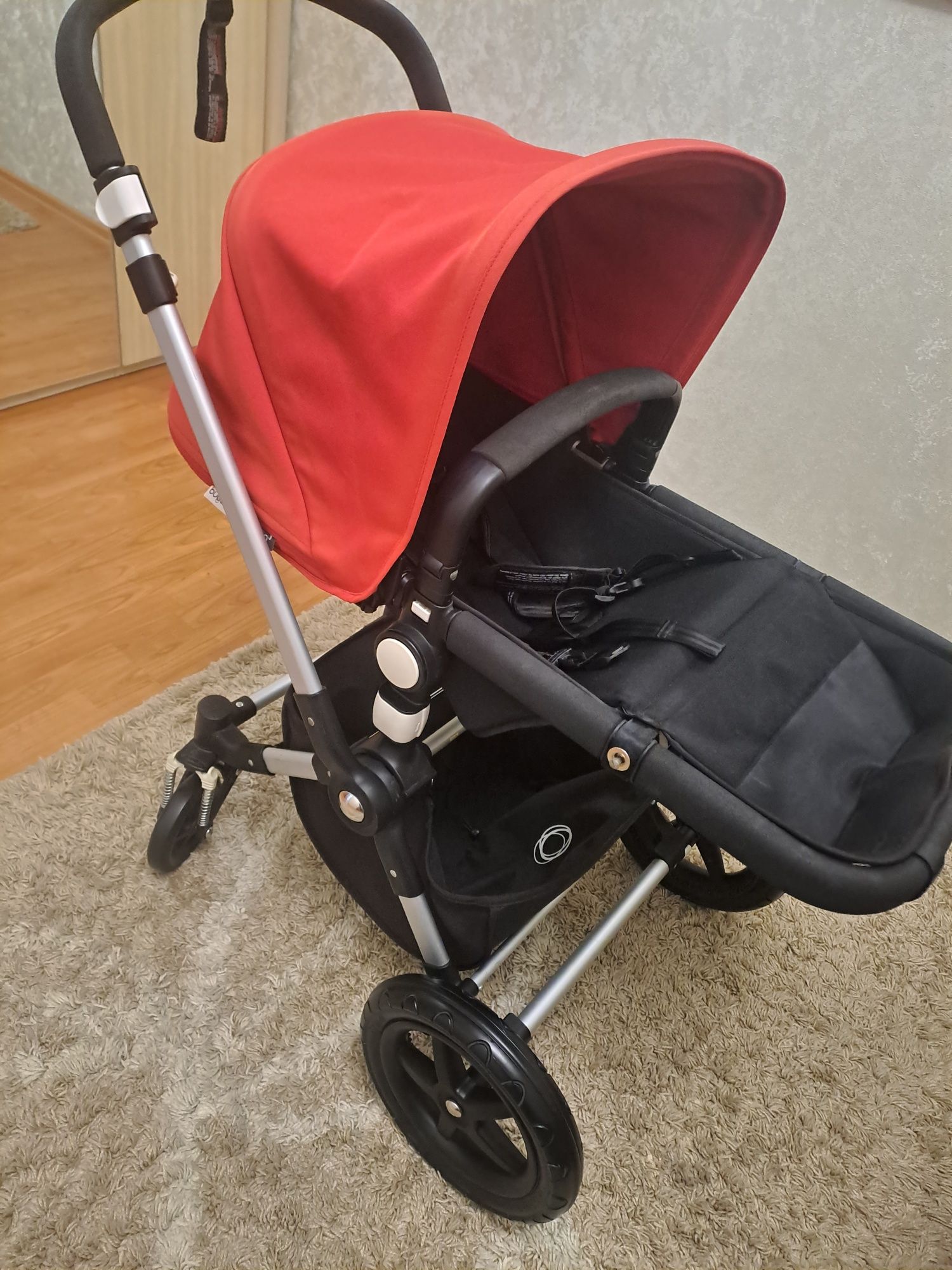 Продам фирменную коляску bugaboo cameleon