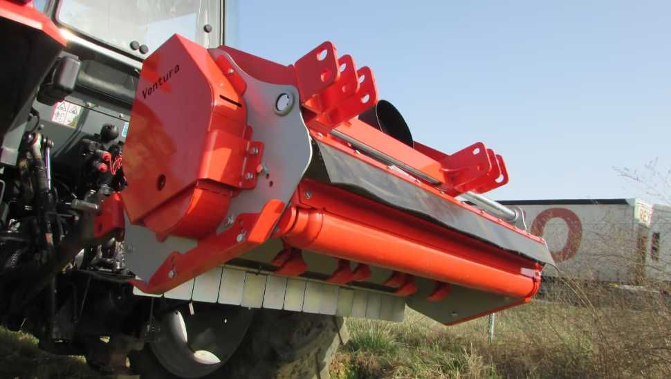 Tocator de vegetatie reversibil pentru tractoare intre 40-100 cai