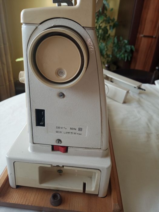 Ел.шевна машина Лучник 884 с конзола.