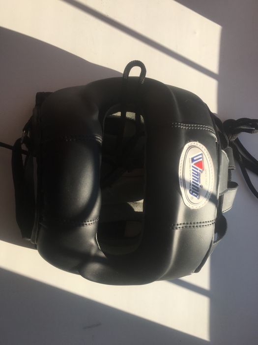 Продам шлем и бандаж для бокса