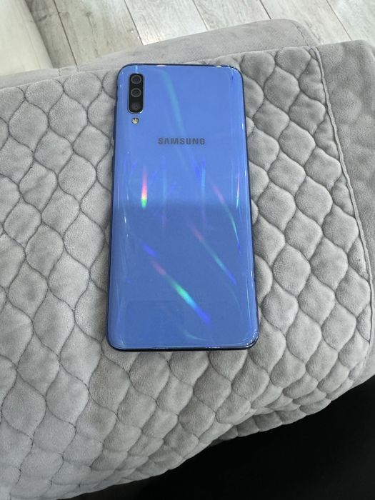 Продам Samsung A70 б/у