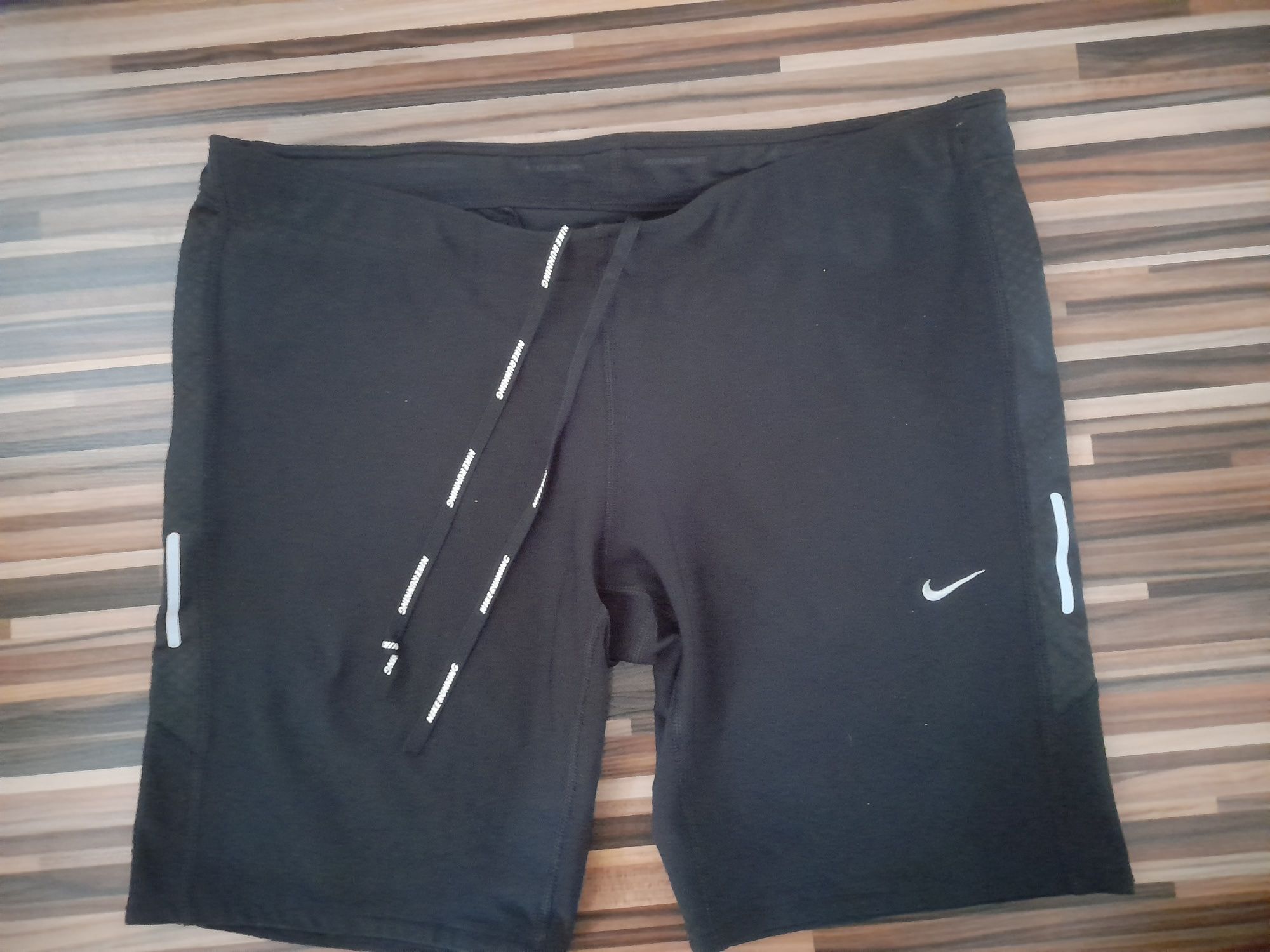 (L) Nike оригинален сет къс клин и тениска