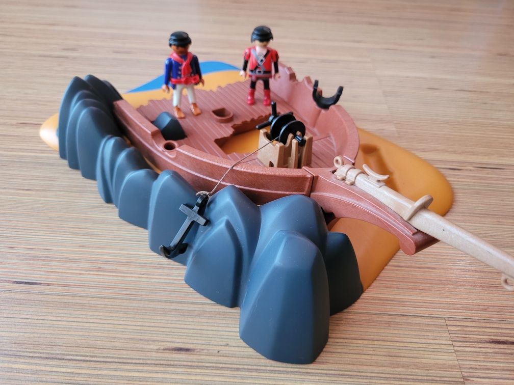 Corabia naufragiata piratilor Playmobil