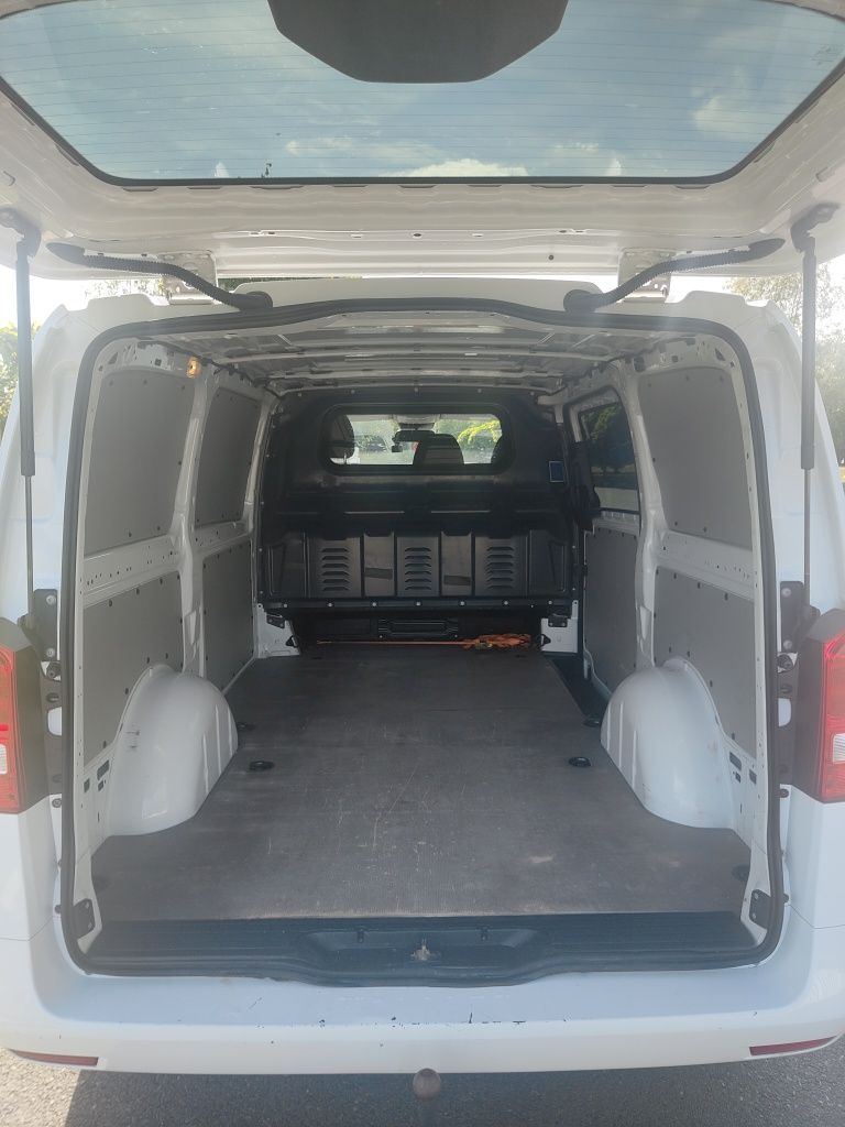 Mercedes Vito 114-2.2 an 2019. 3 locuri