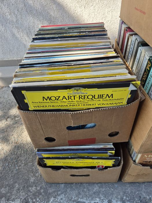 Vând 150lp discuri vinil Deutsche Grammophon cu muzică clasica mixta