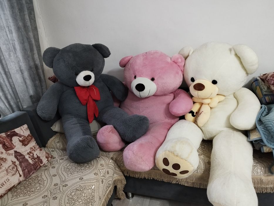 Продам огромных медведей.