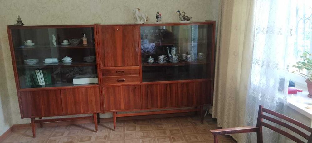 Продам сервант и полу-сервант производство Румыния в хорошем состоянии