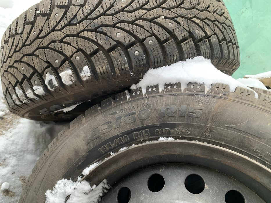 Почти новые шины с дисками. Размер 185/60/R15. Разболтовка 4/100