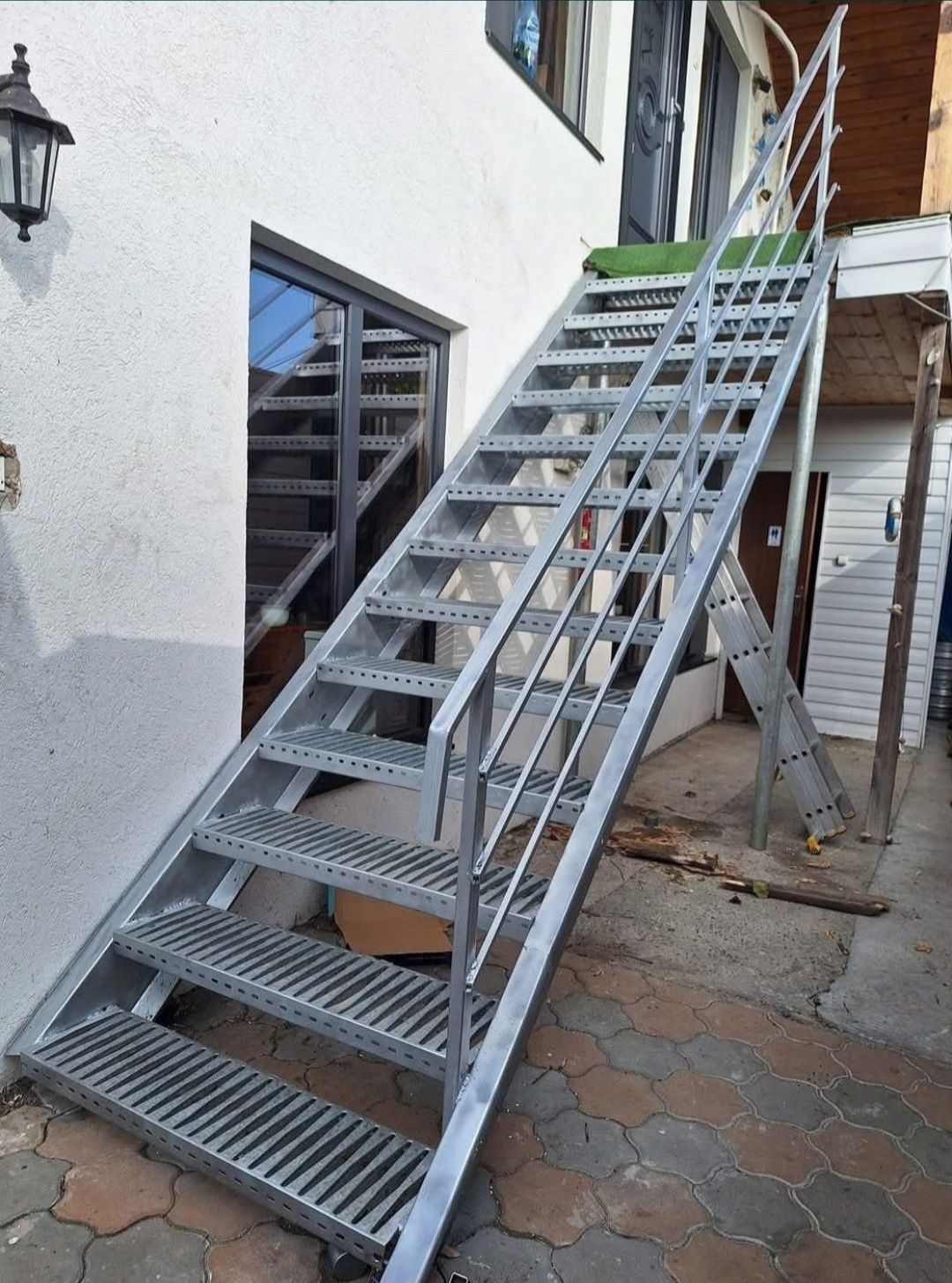 Scări metalice zincate profesionale