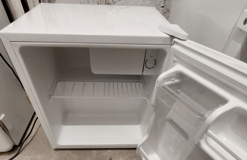 Продам холодильник офисный