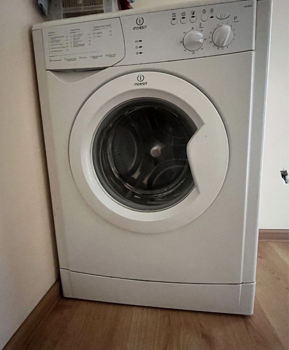 Продам стиральную машинку Indesit